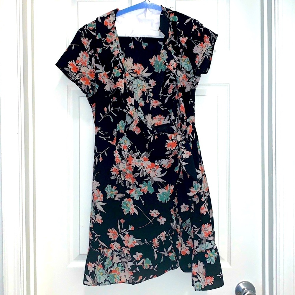 BRAVE SOUL LONDON - Floral Ruffle Front Mini Dress - Small